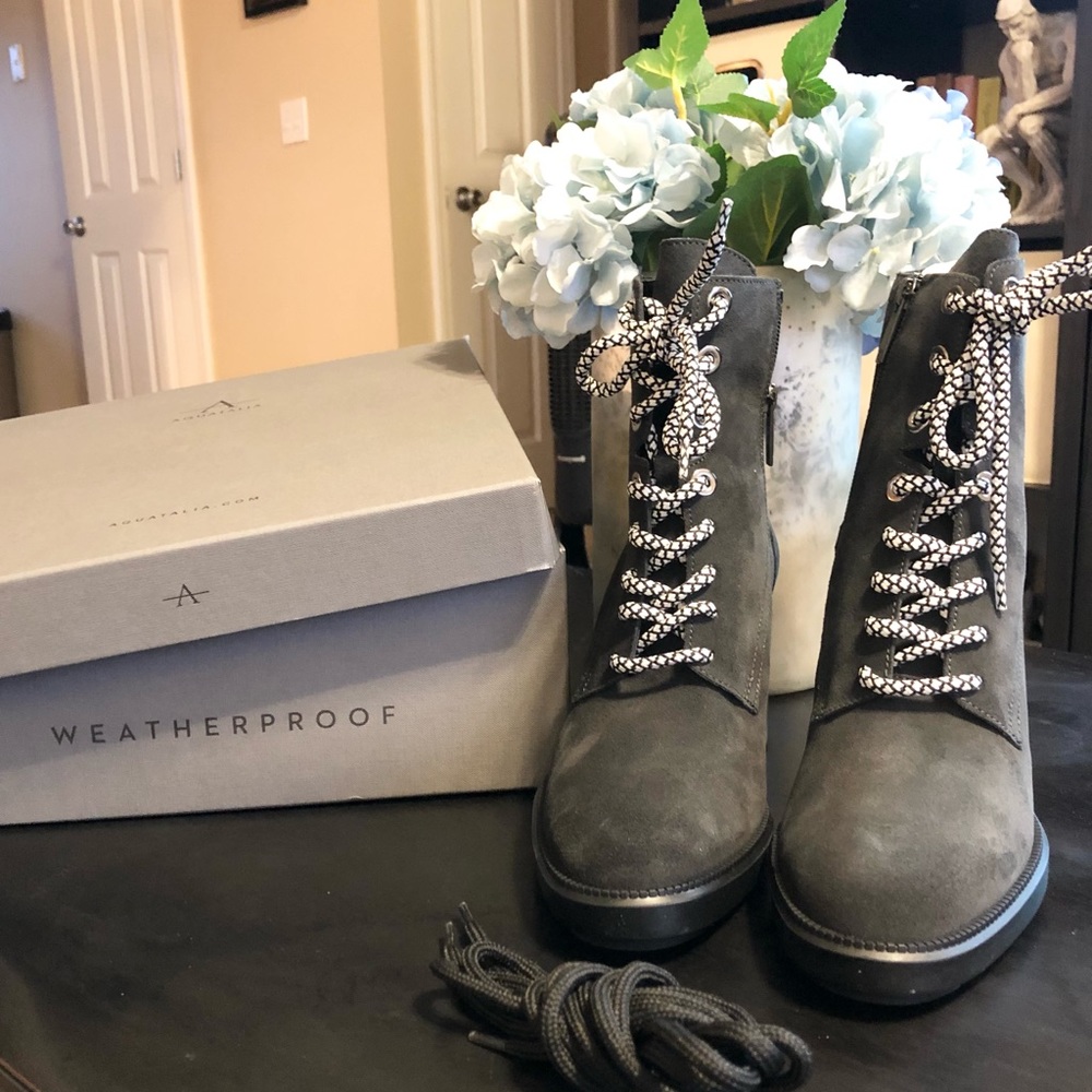 NEW Aquatalia Isotta Suede booties w/ box